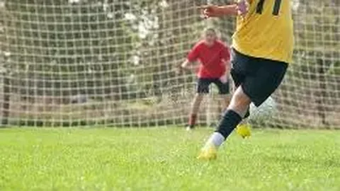 梁靖崑WTT重庆冠军赛成功挺进四强